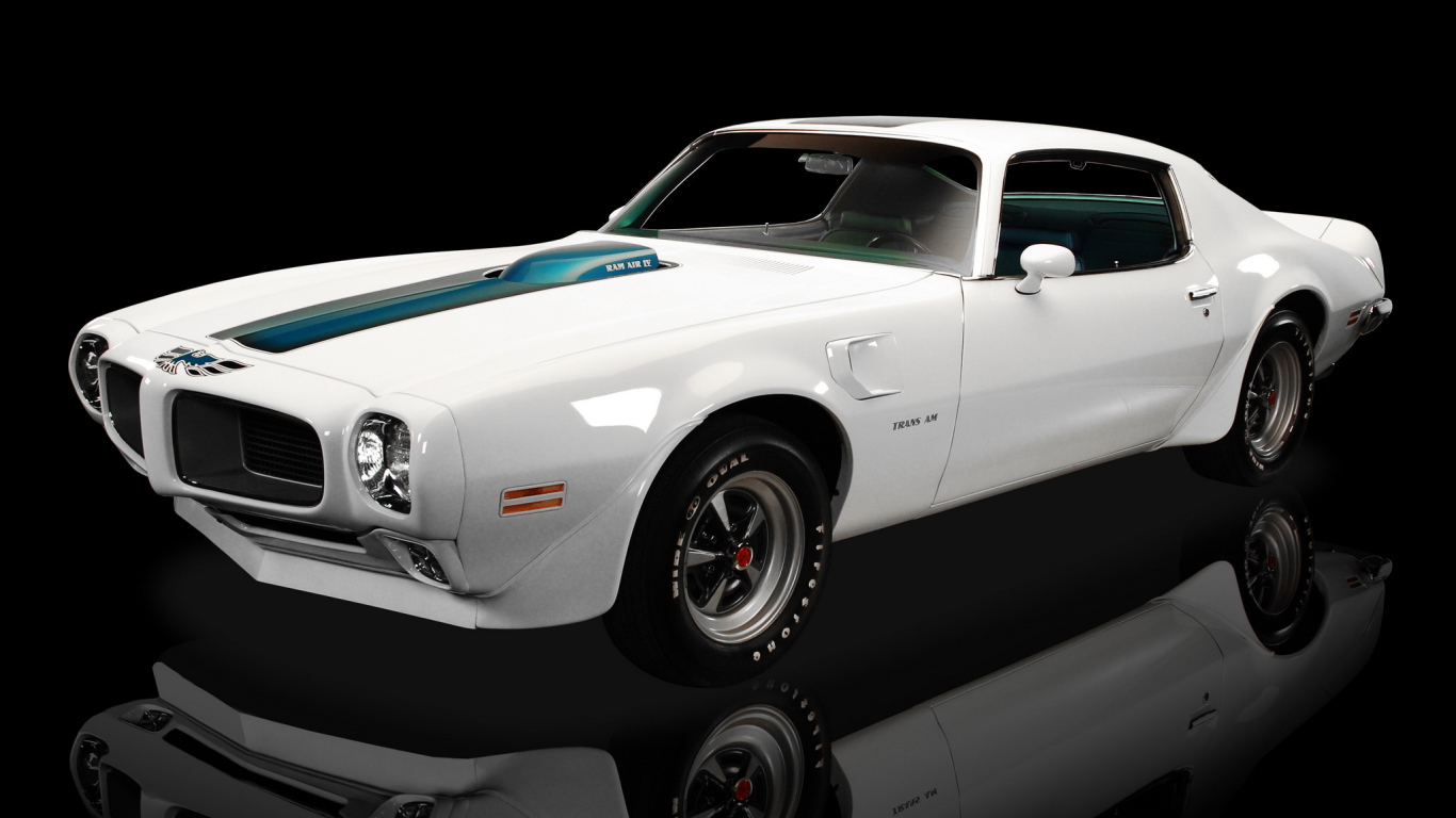 Красивый автомобиль Pontiac Trans Am