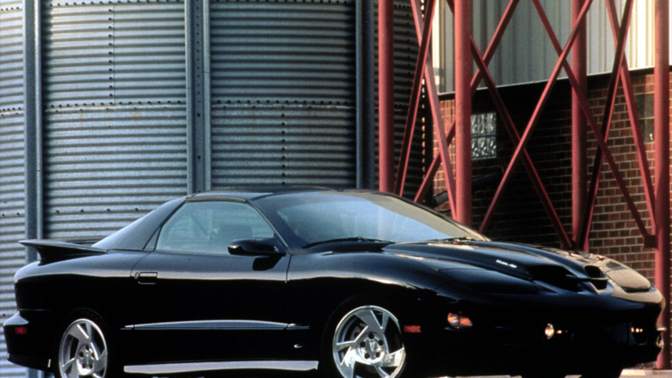 Новая машина Pontiac Firebird