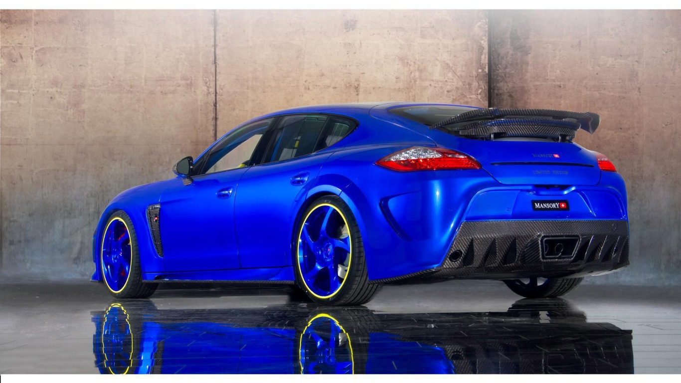 Синий Porsche Panamera