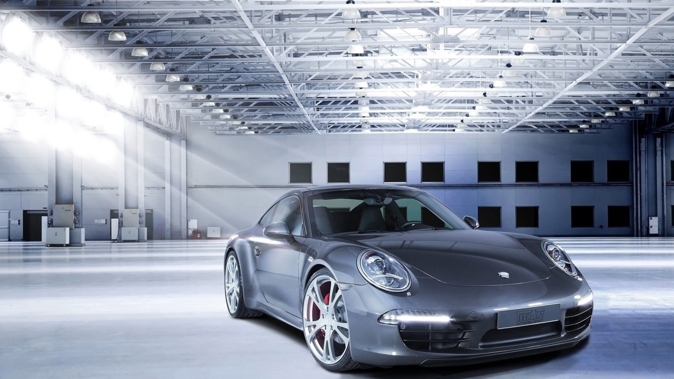 Серебристый автомобиль Порш