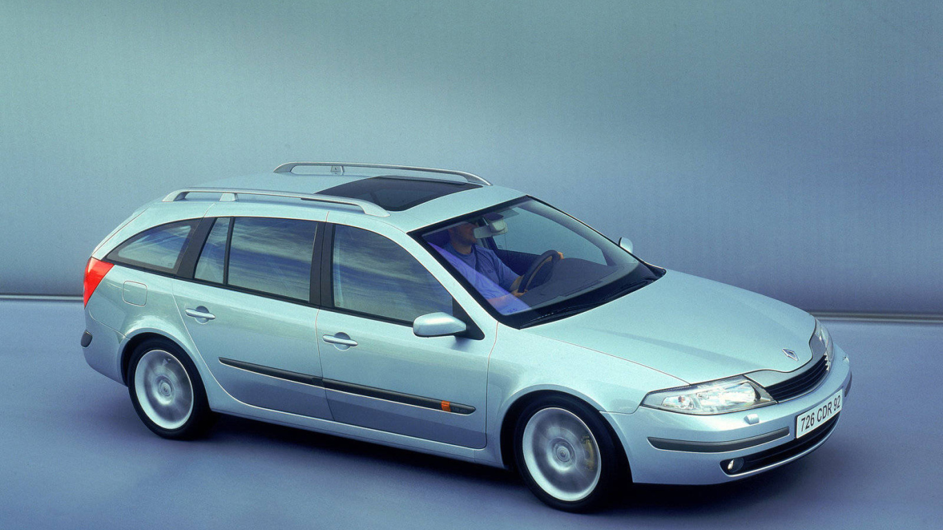 Красивый автомобиль Renault Laguna в Москве