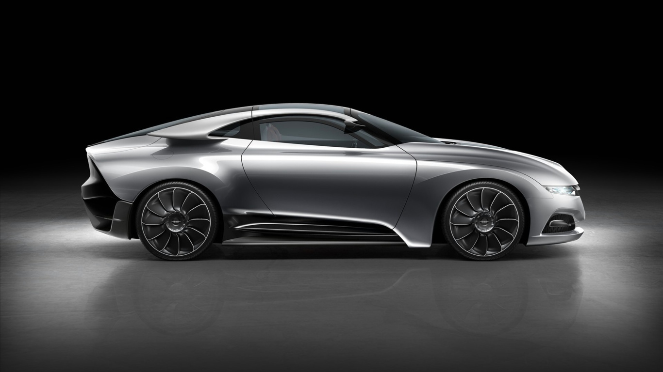 Новый автомобиль Saab 9000