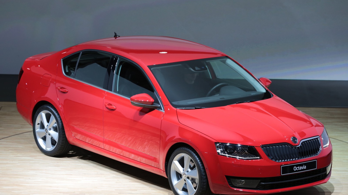 Красивый автомобиль Skoda Octavia 2013 в Москве
