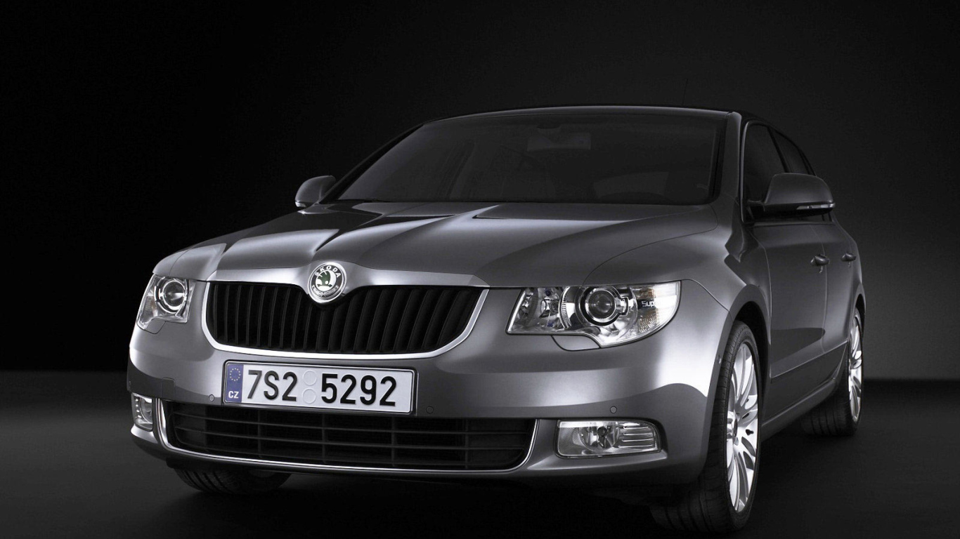 Красивый автомобиль Skoda SuperB