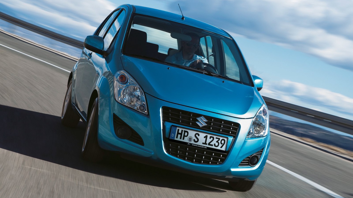 Надежная машина Suzuki Splash