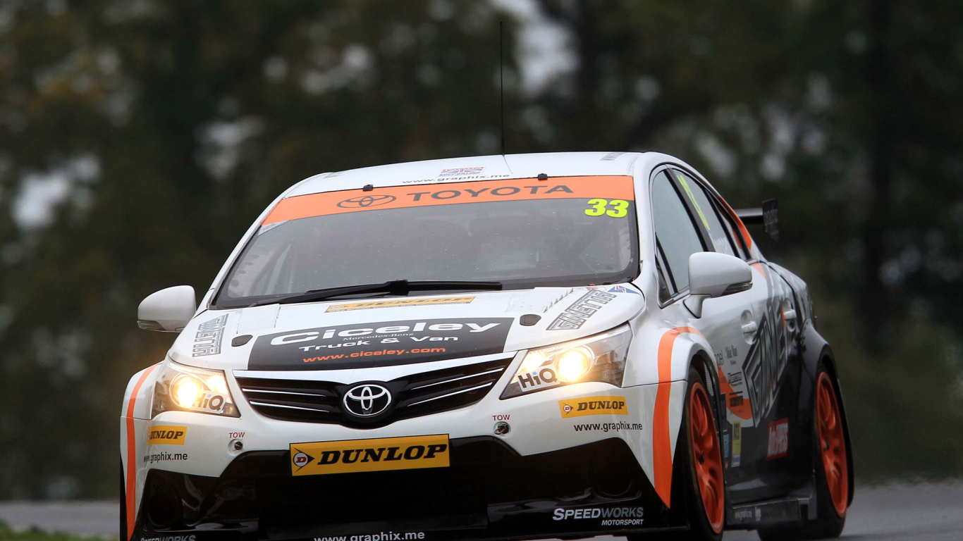 Тест драйв автомобиля Toyota Avensis 2013