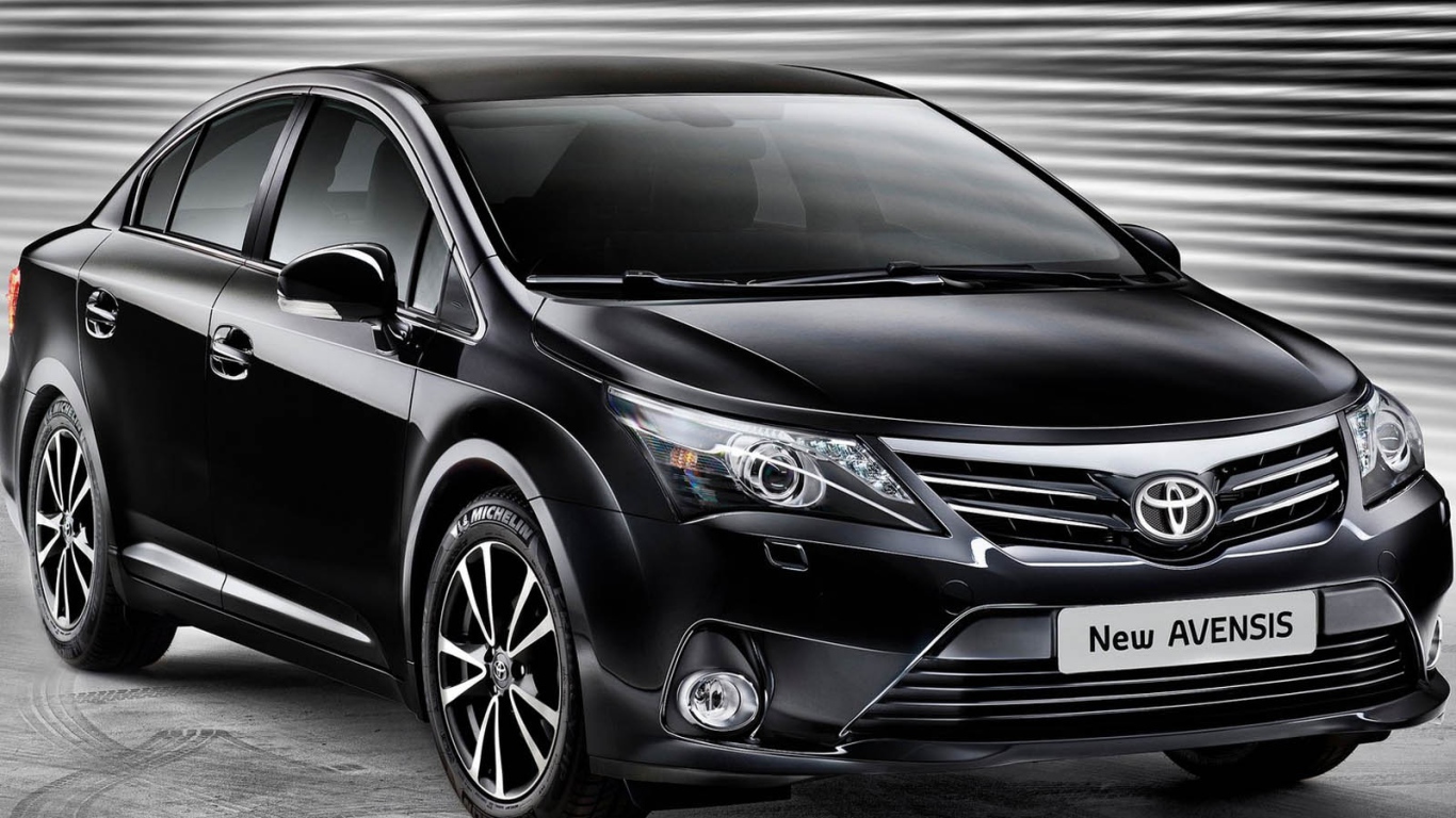 Автомобиль марки Toyota модели Impreza Avensis 2013