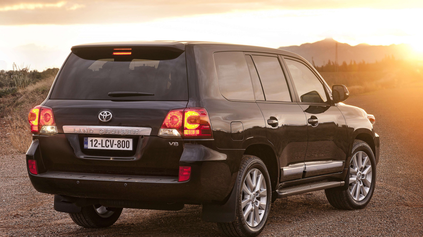 Автомобиль марки Toyota модели Land Cruiser 200
