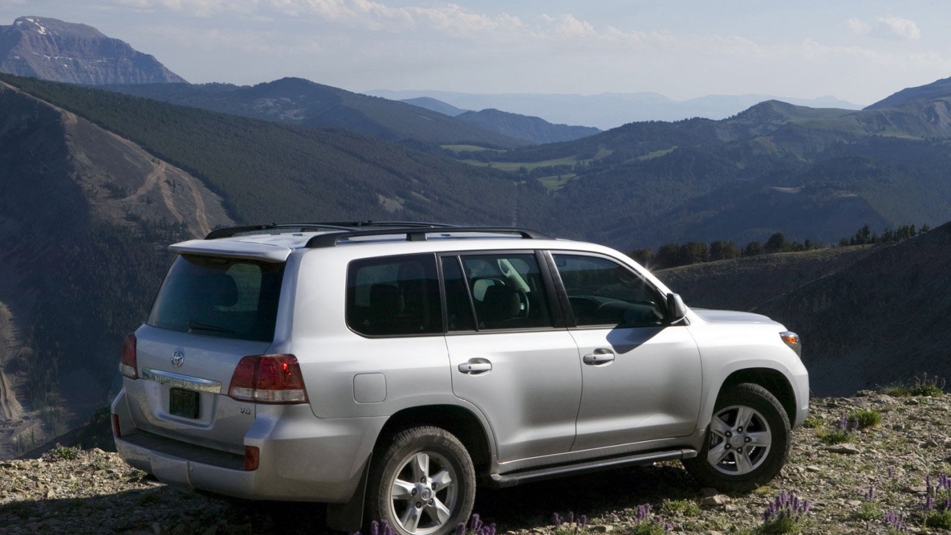 Новая машина Toyota Land Cruiser 200