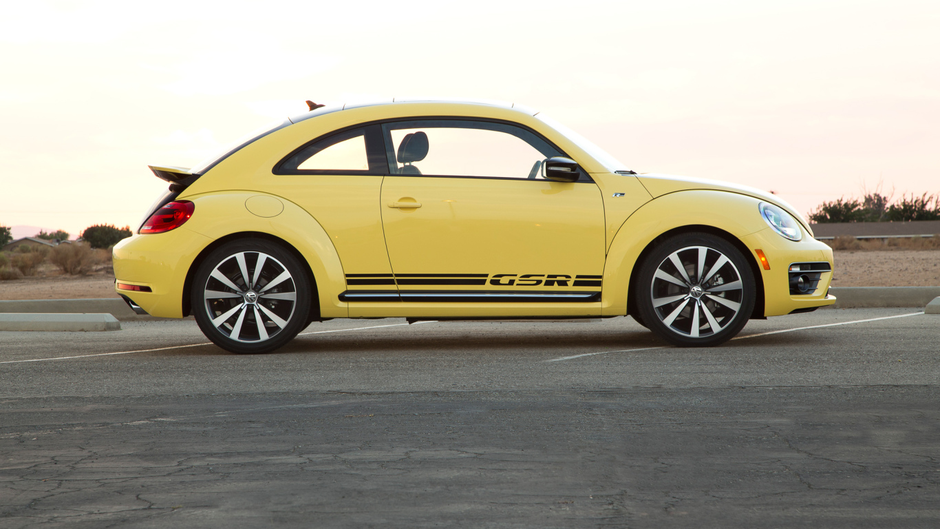 Новая машина Volkswagen Beetle 2014