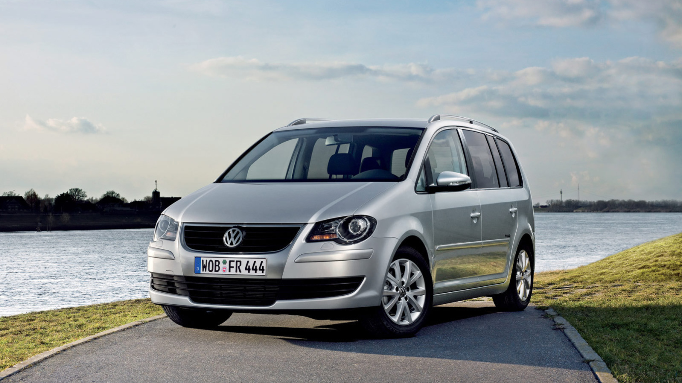 Новая машина Volkswagen Touran