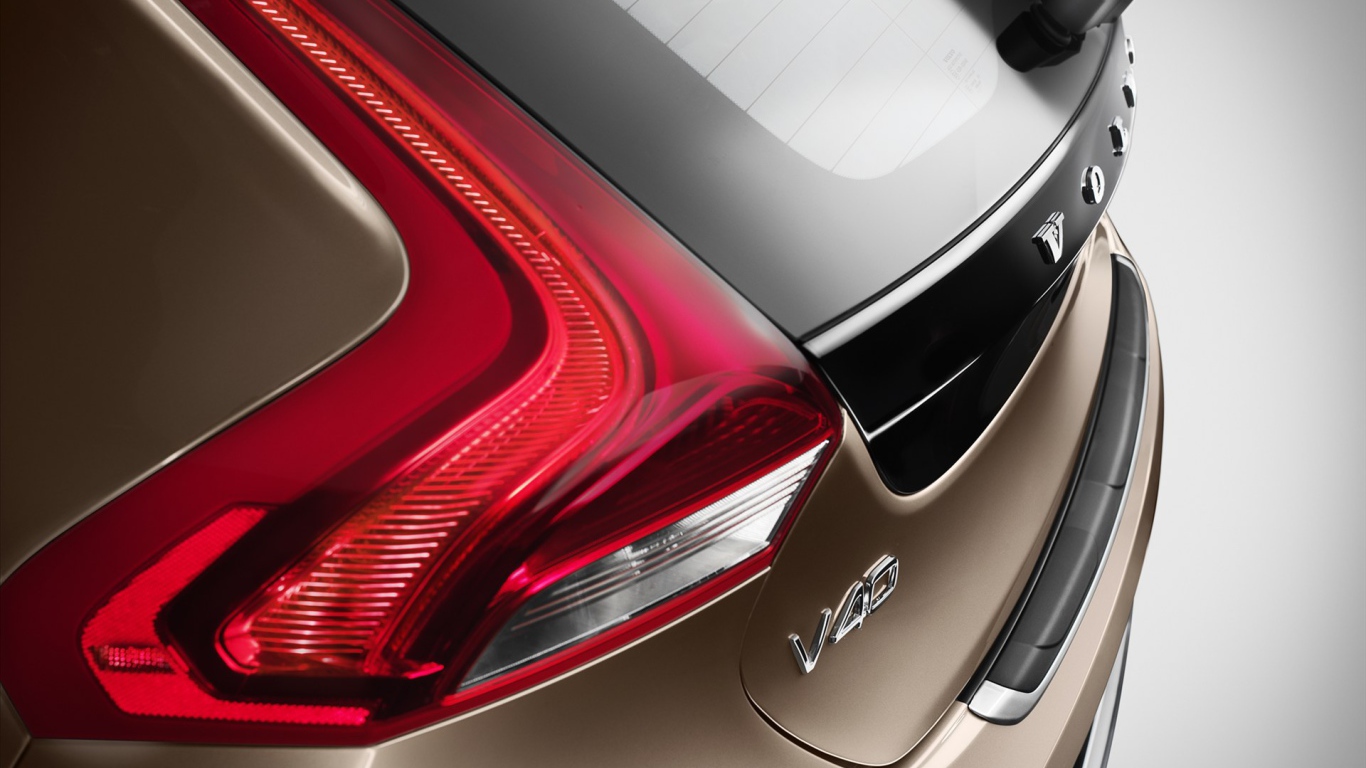  Автомобиль марки Volvo модели v40 Cross country