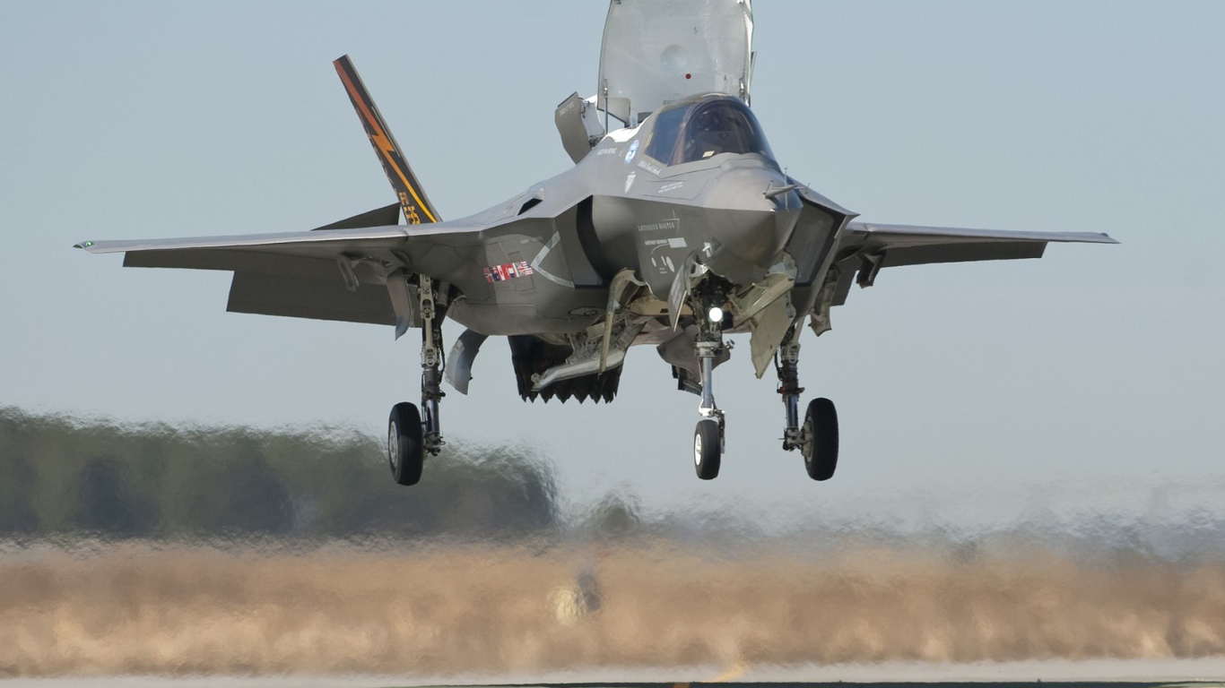 Военный самолет F-35