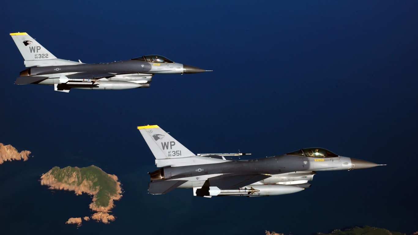 Two F16 fighting falcon aircrafts