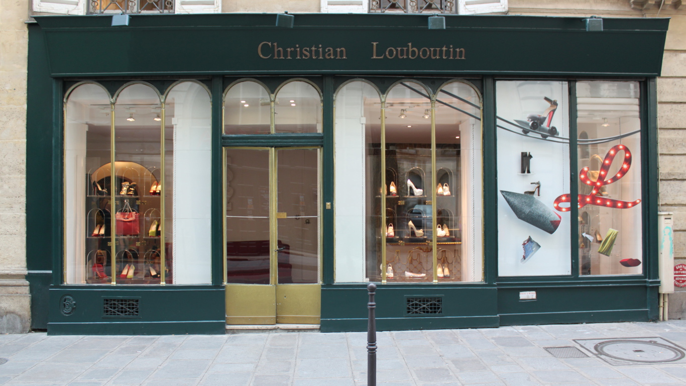 Бутик Christian Louboutin