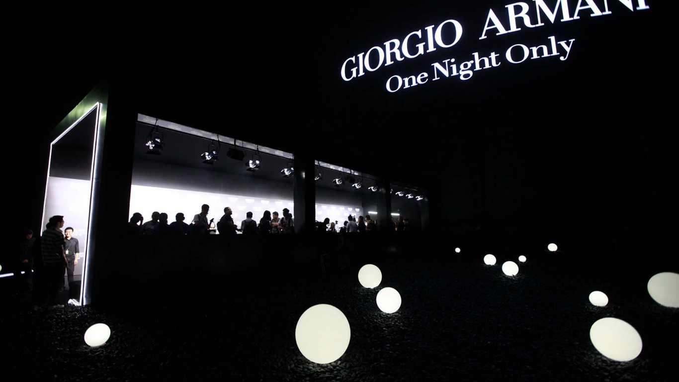 Распродажа одежды Giorgio Armani