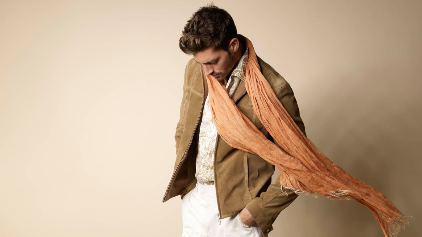 Модель в одежде Brioni