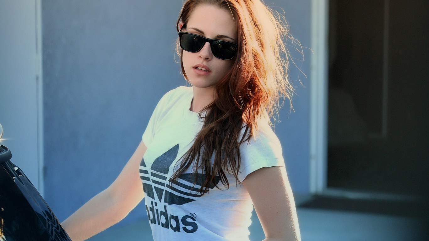 	   Girl in a t-shirt Adidas
