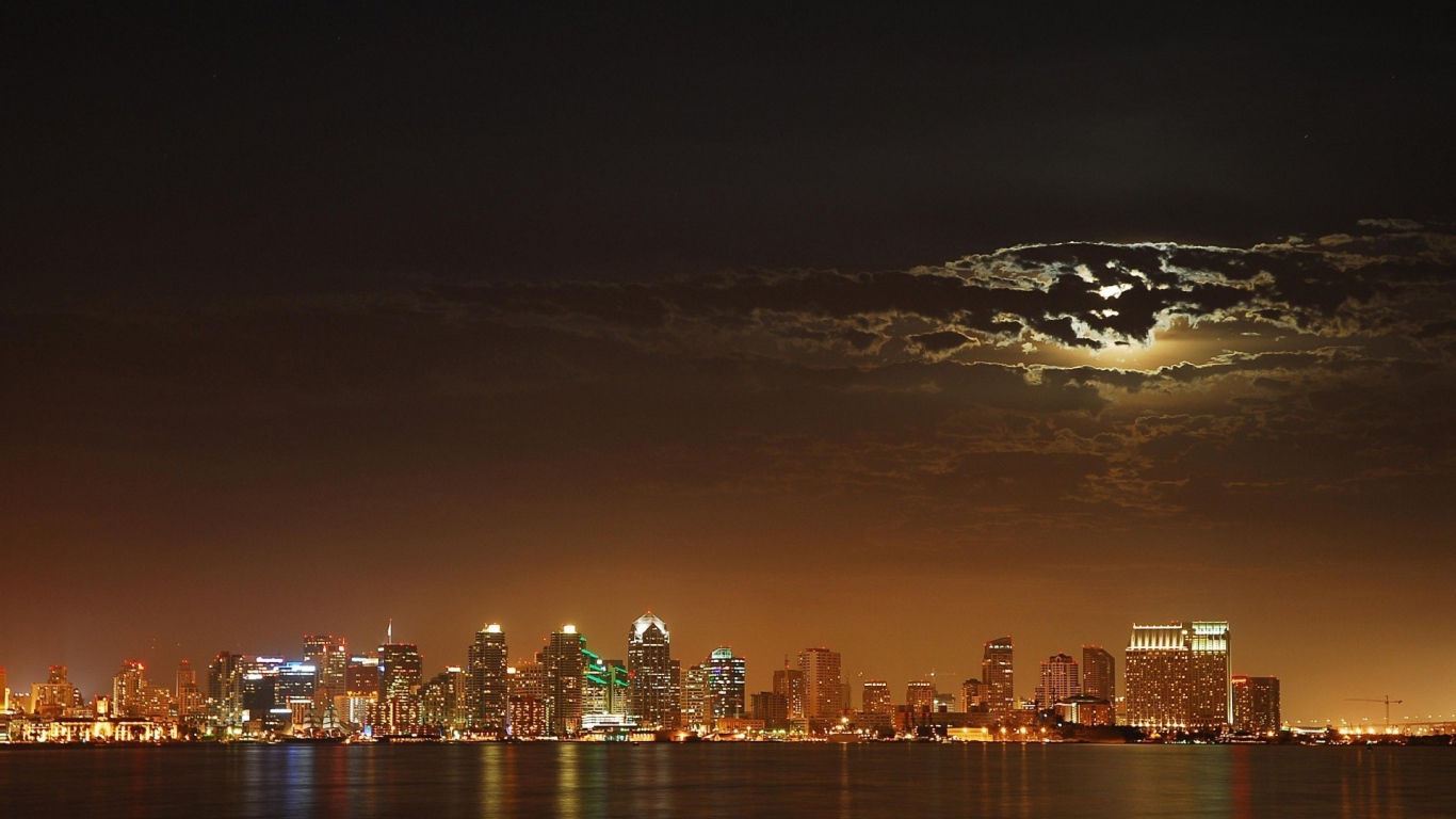 Огни города у моря