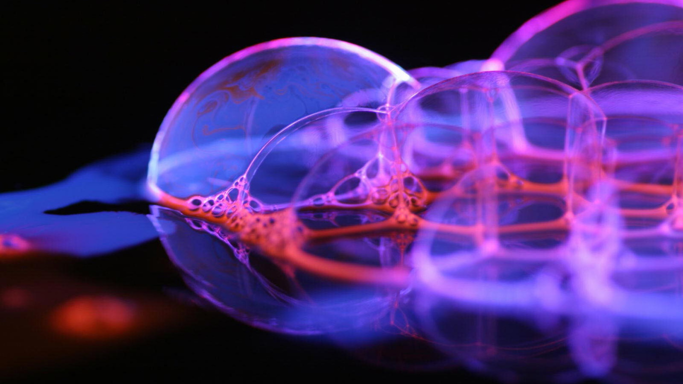 Синие мыльные пузыри