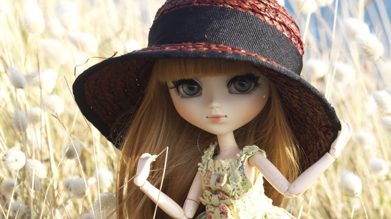 Кукла в шляпе