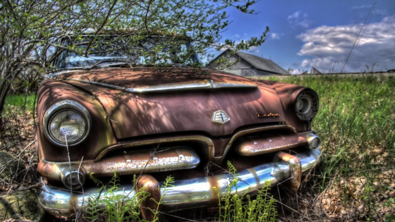 Старый заброшенный автомобиль