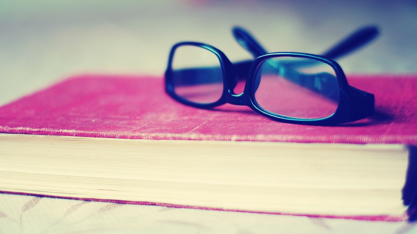 Очки на розовой книге
