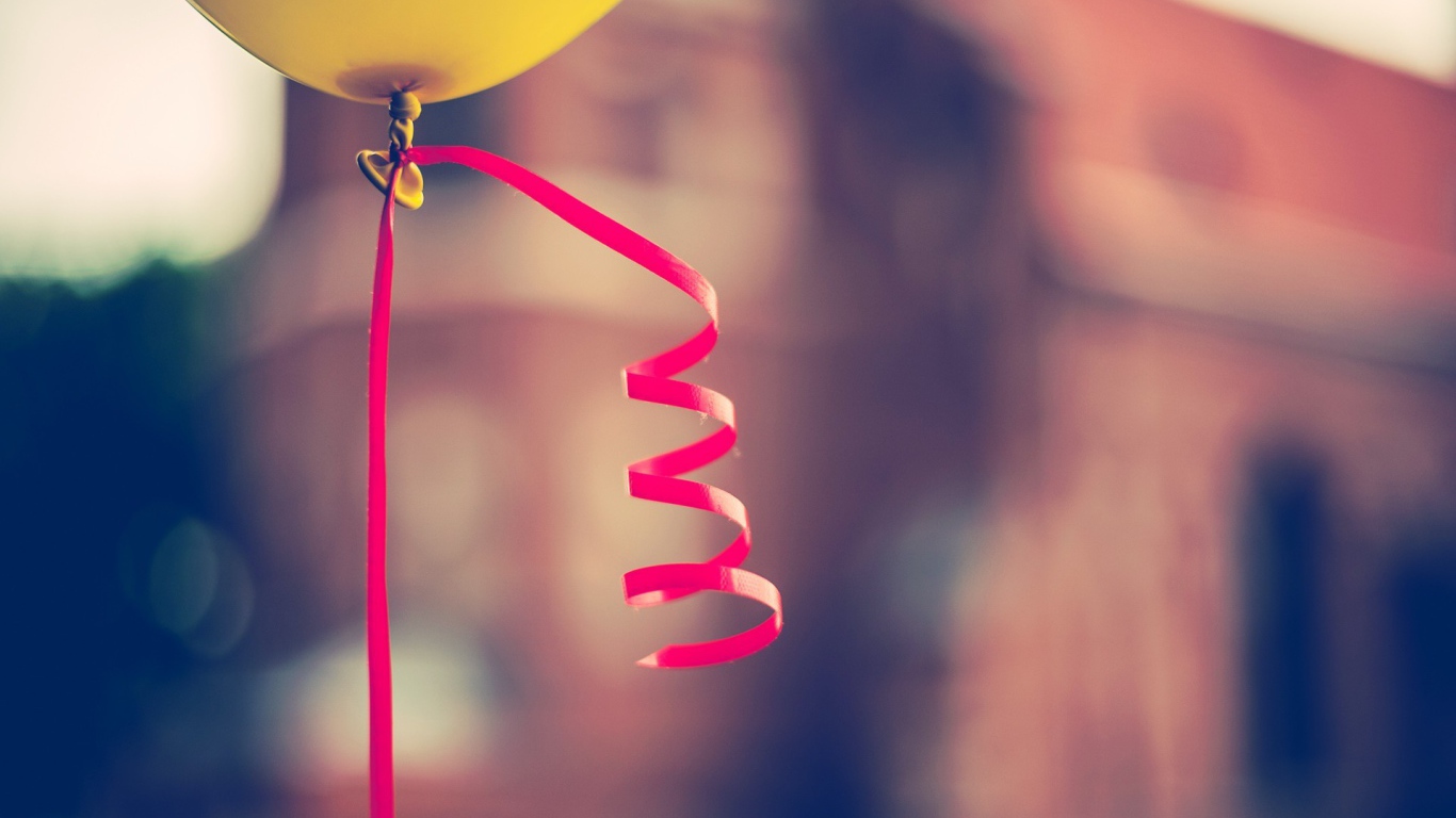 Ленточка на шарике