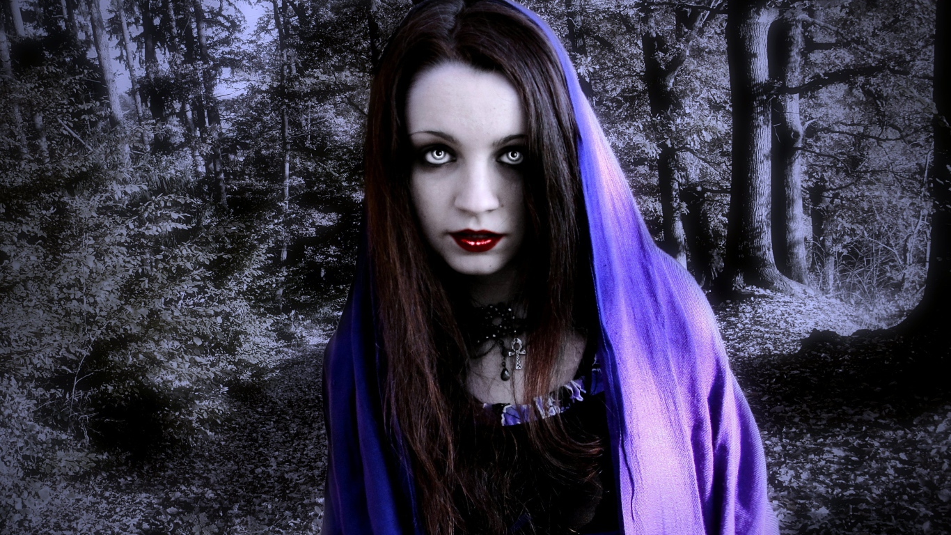 Накидка на голове у девушки вампира