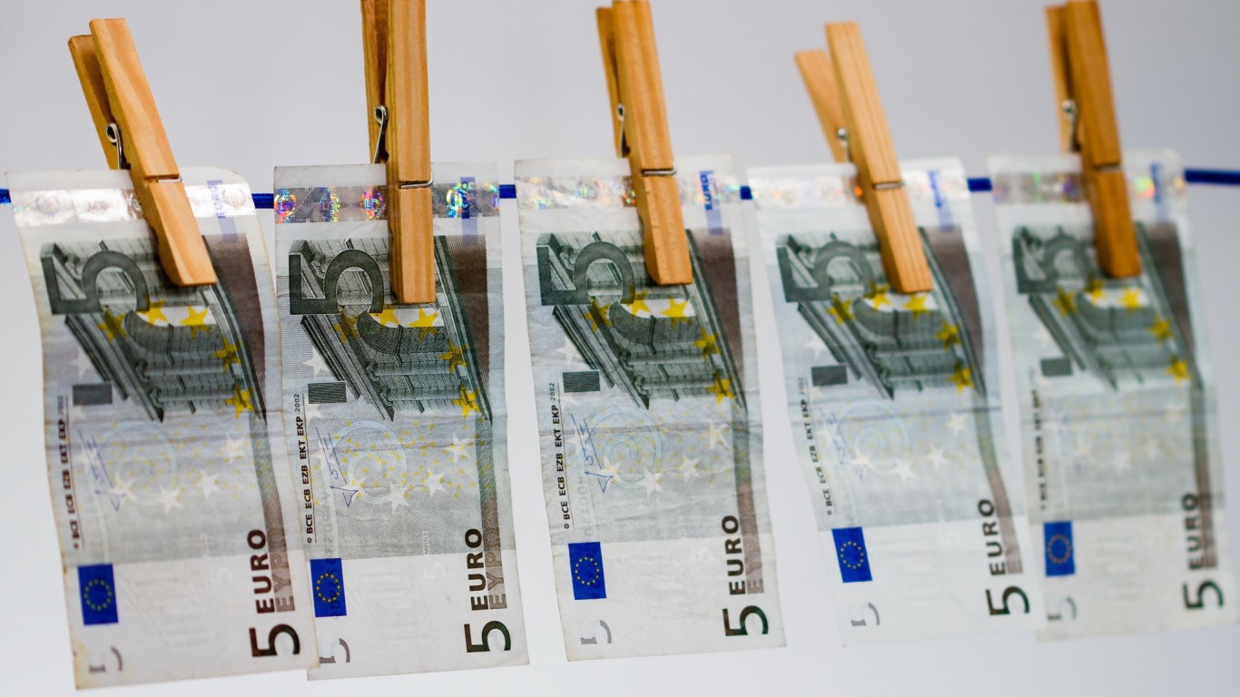 Просушка евро на веревке