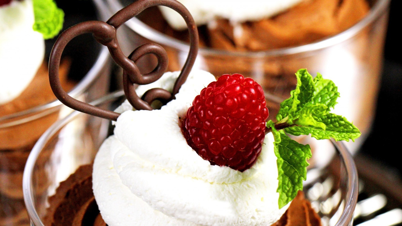 Мороженное с малиной