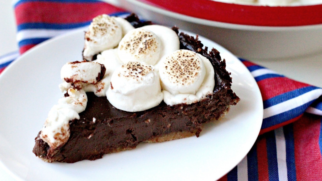 Шоколадный торт с кремом