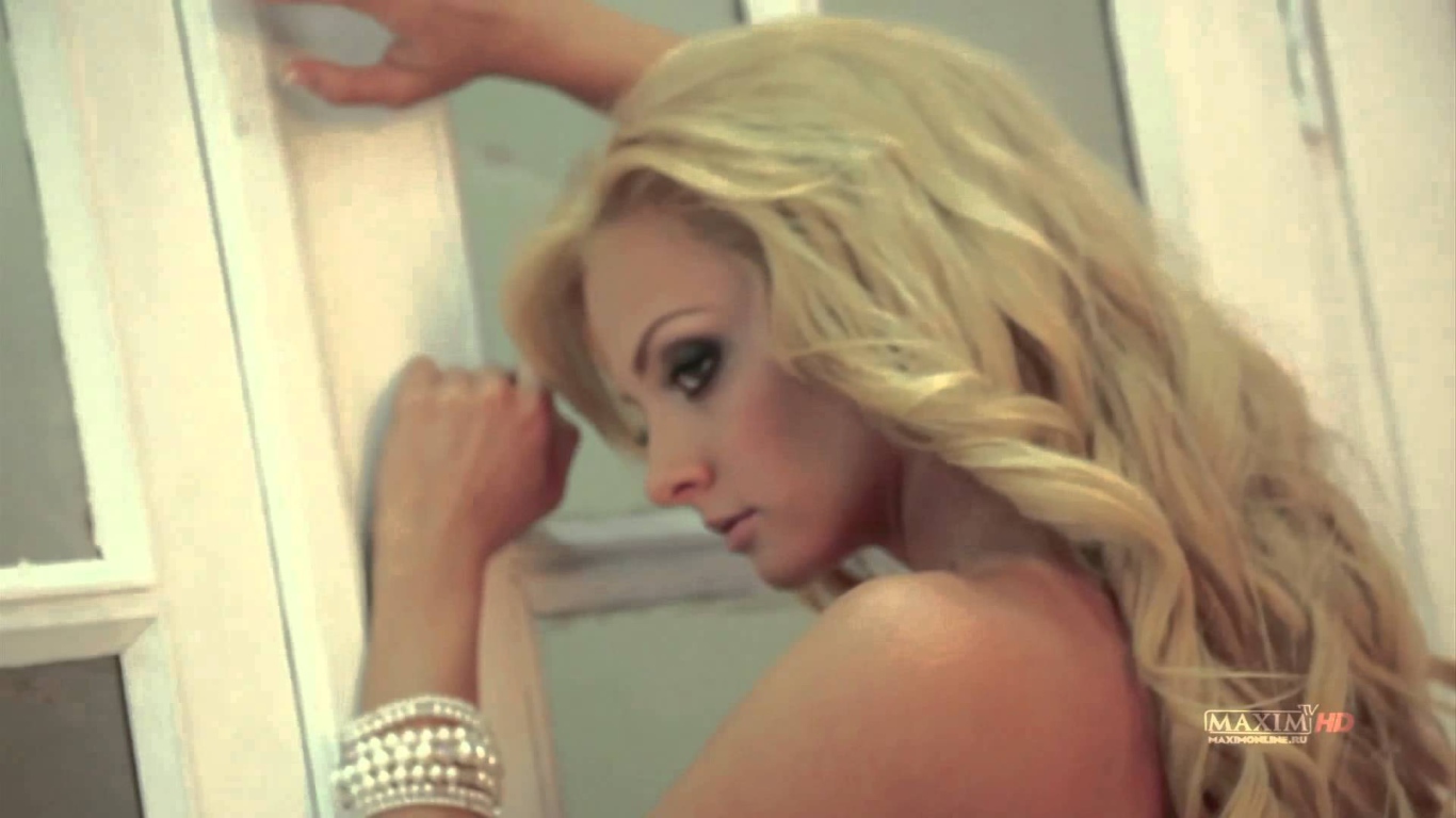 Очаровательная Полина Максимова