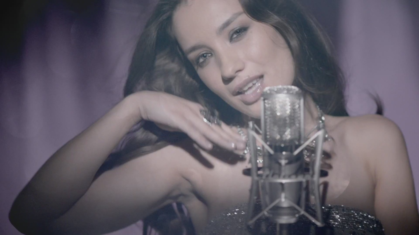 Модель Виктория Дайненко