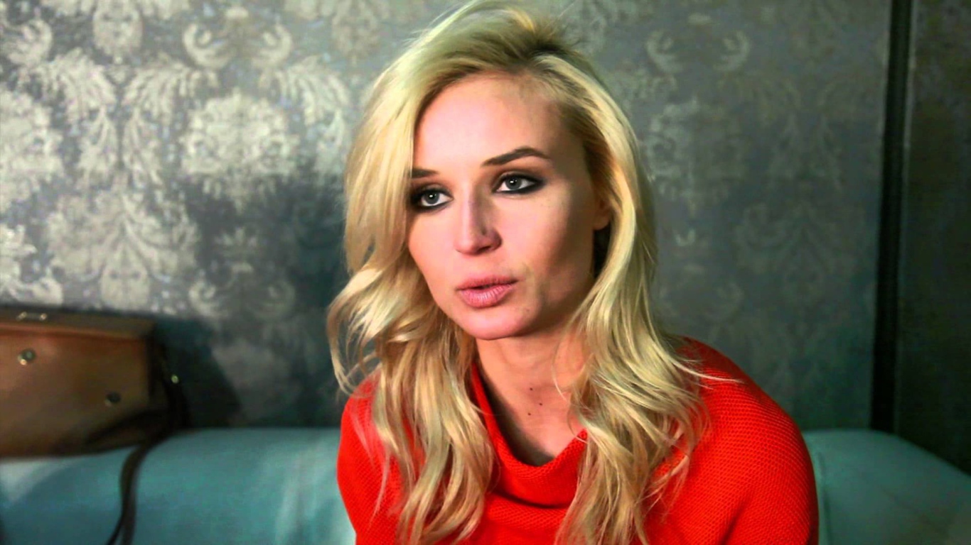 Красивая актриса Полига Гагарина