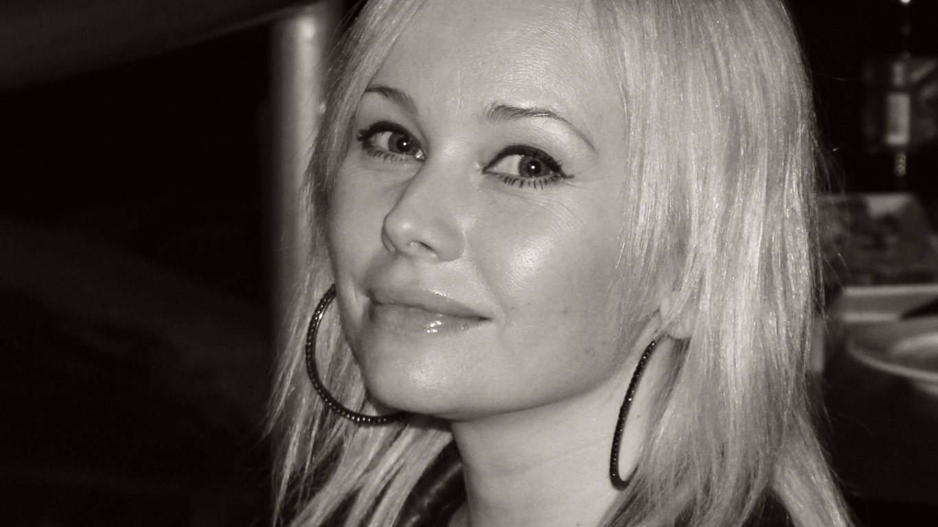 Знаменитая актриса Елена Корикова