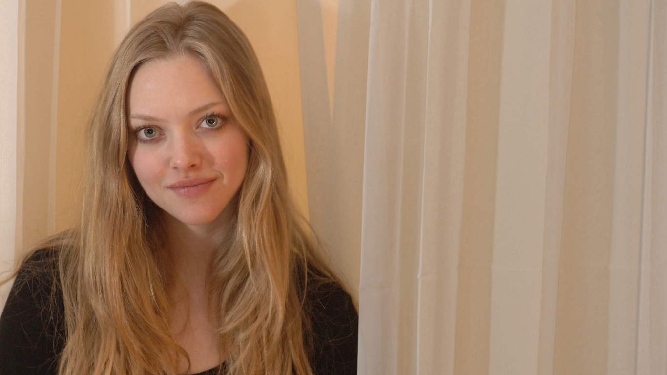 Популярная Аманда Сайфред