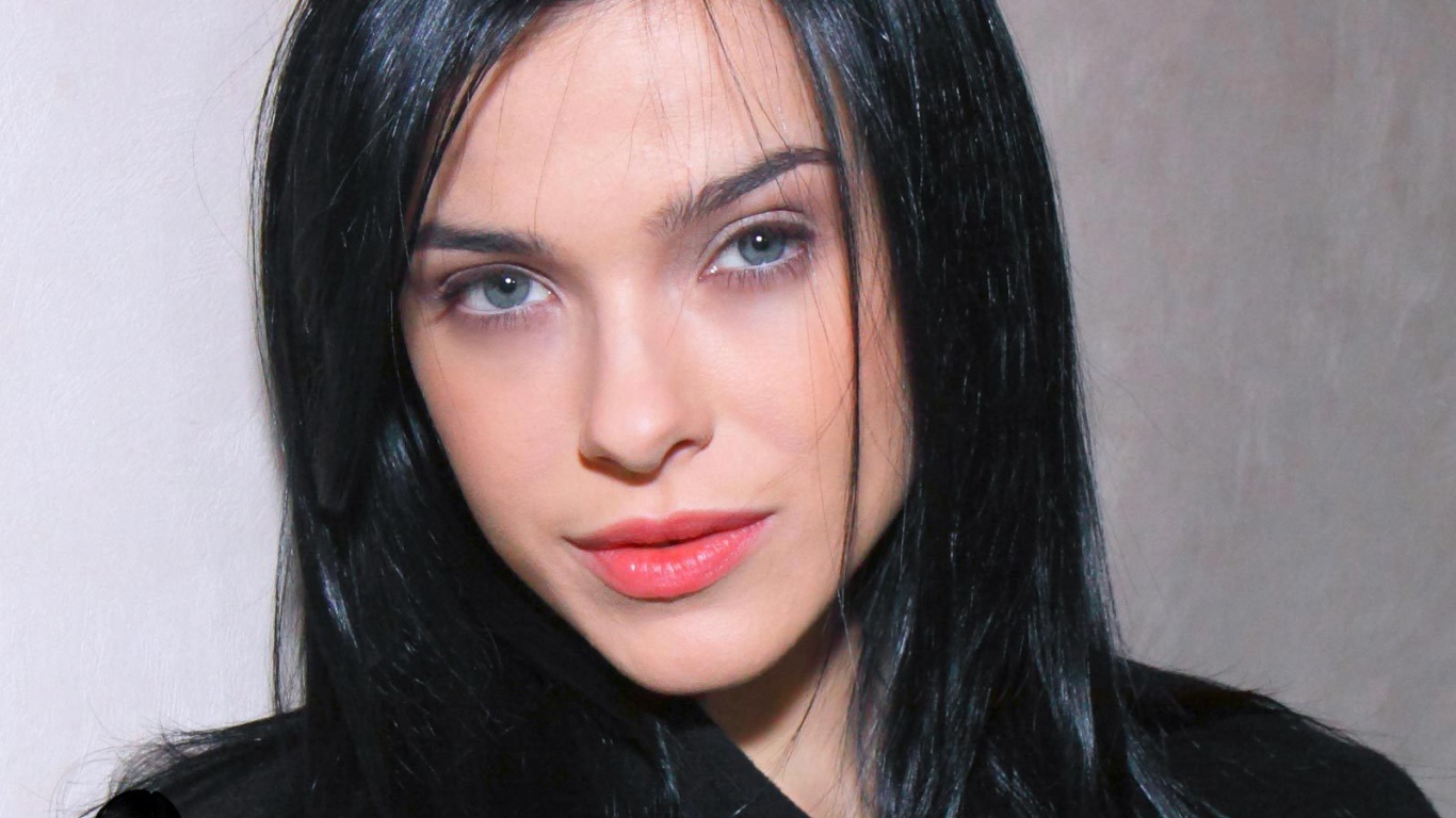 Знаменитая Елена Темникова