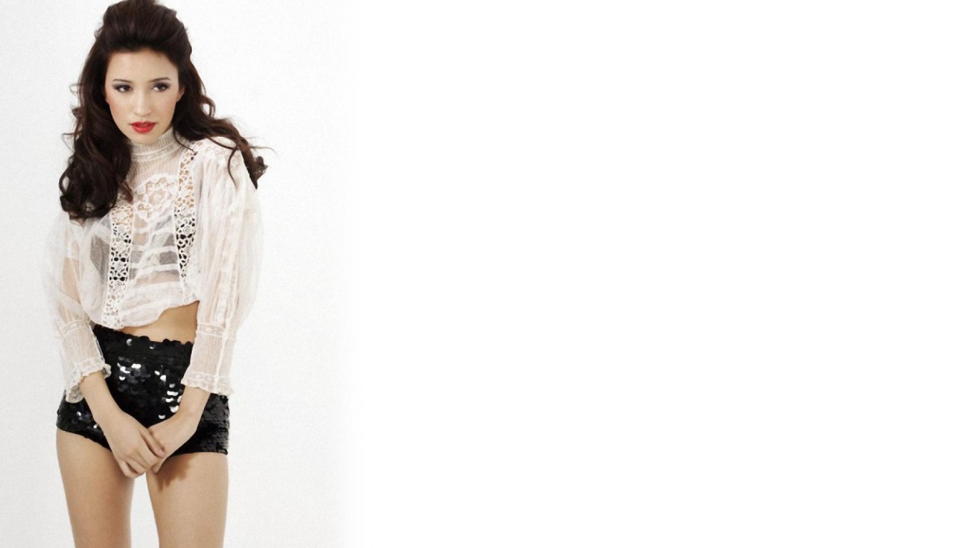 Красивая Кристиан Серратос