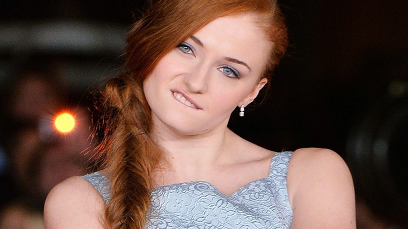 Красивая актриса Софи Тернер