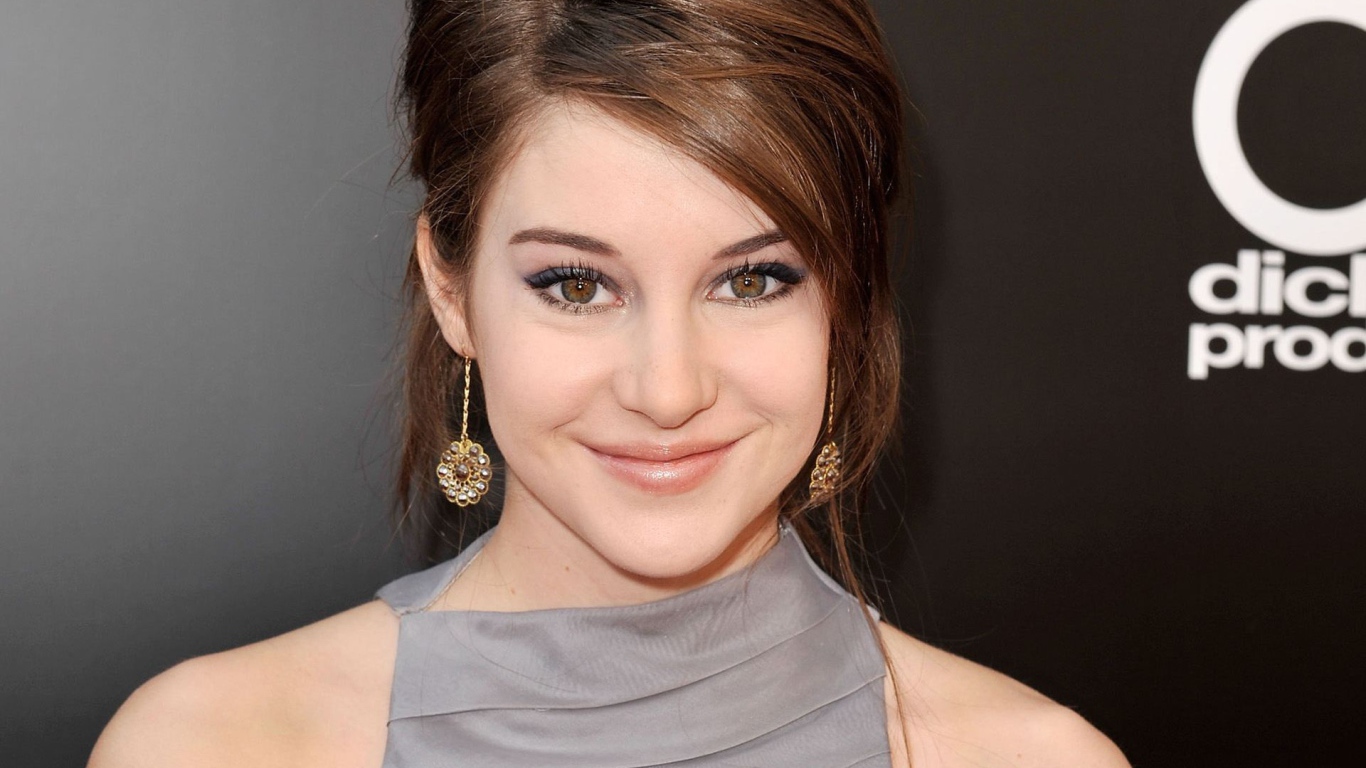 Знаменитая актриса Шейлин Вудли