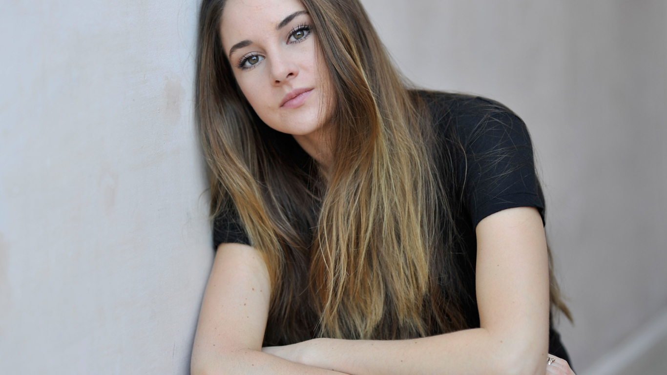 Очаровательная модель Шейлин Вудли