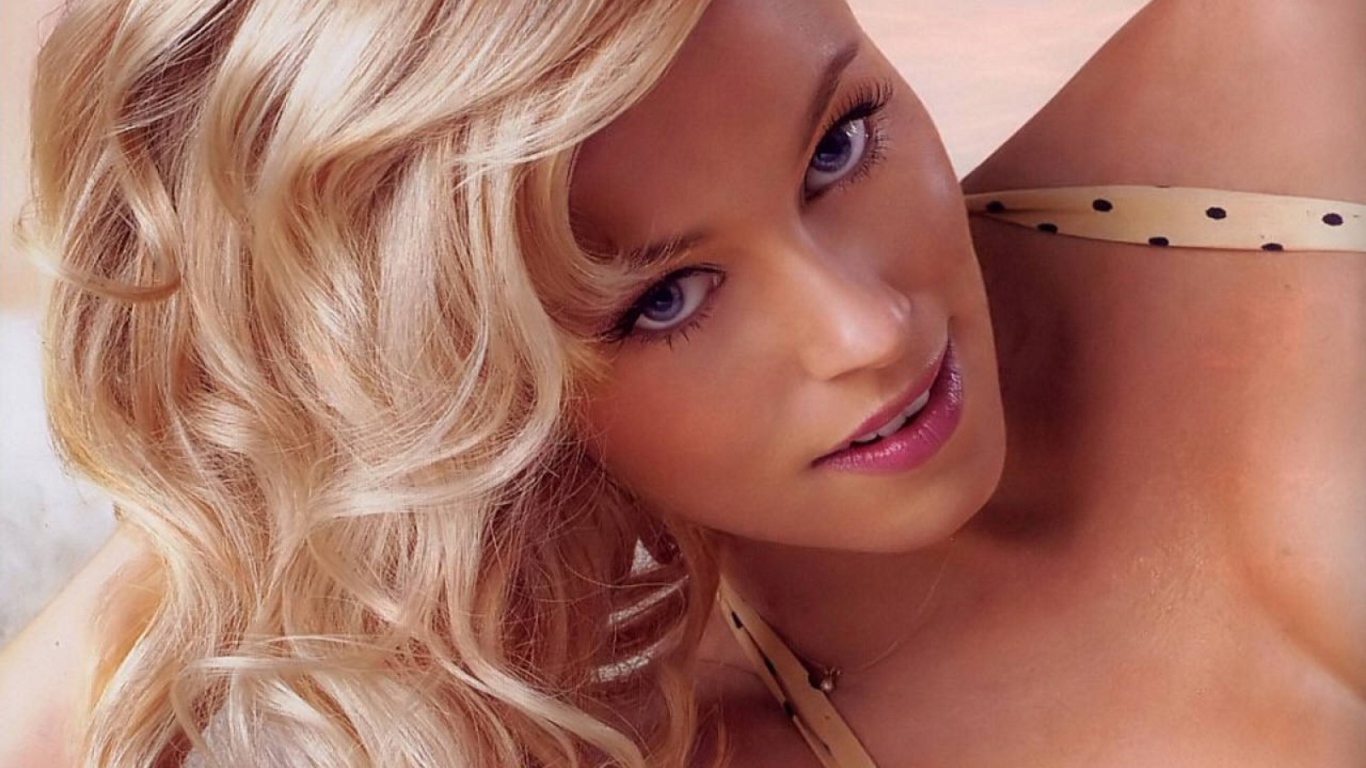 Очаровательная актриса Элизабет Бэнкс