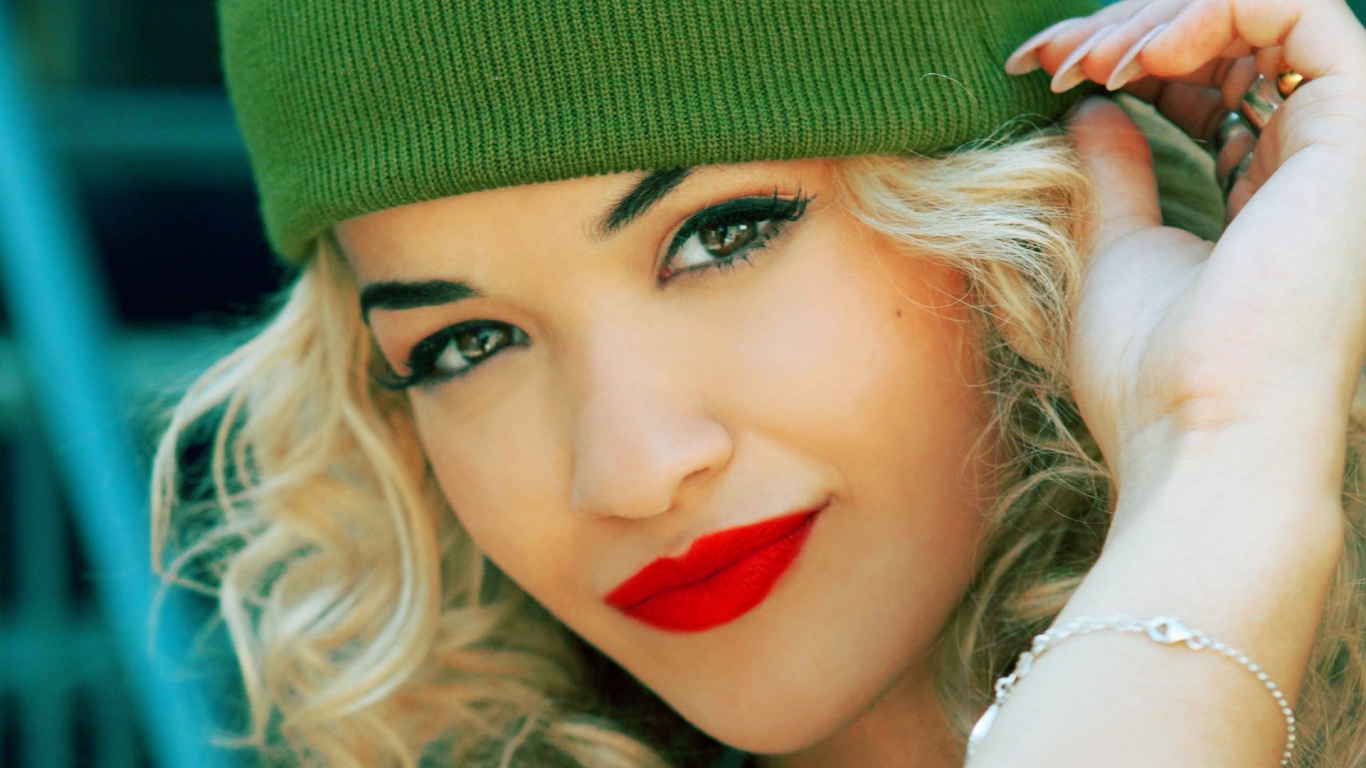 Рита в зеленой шапке