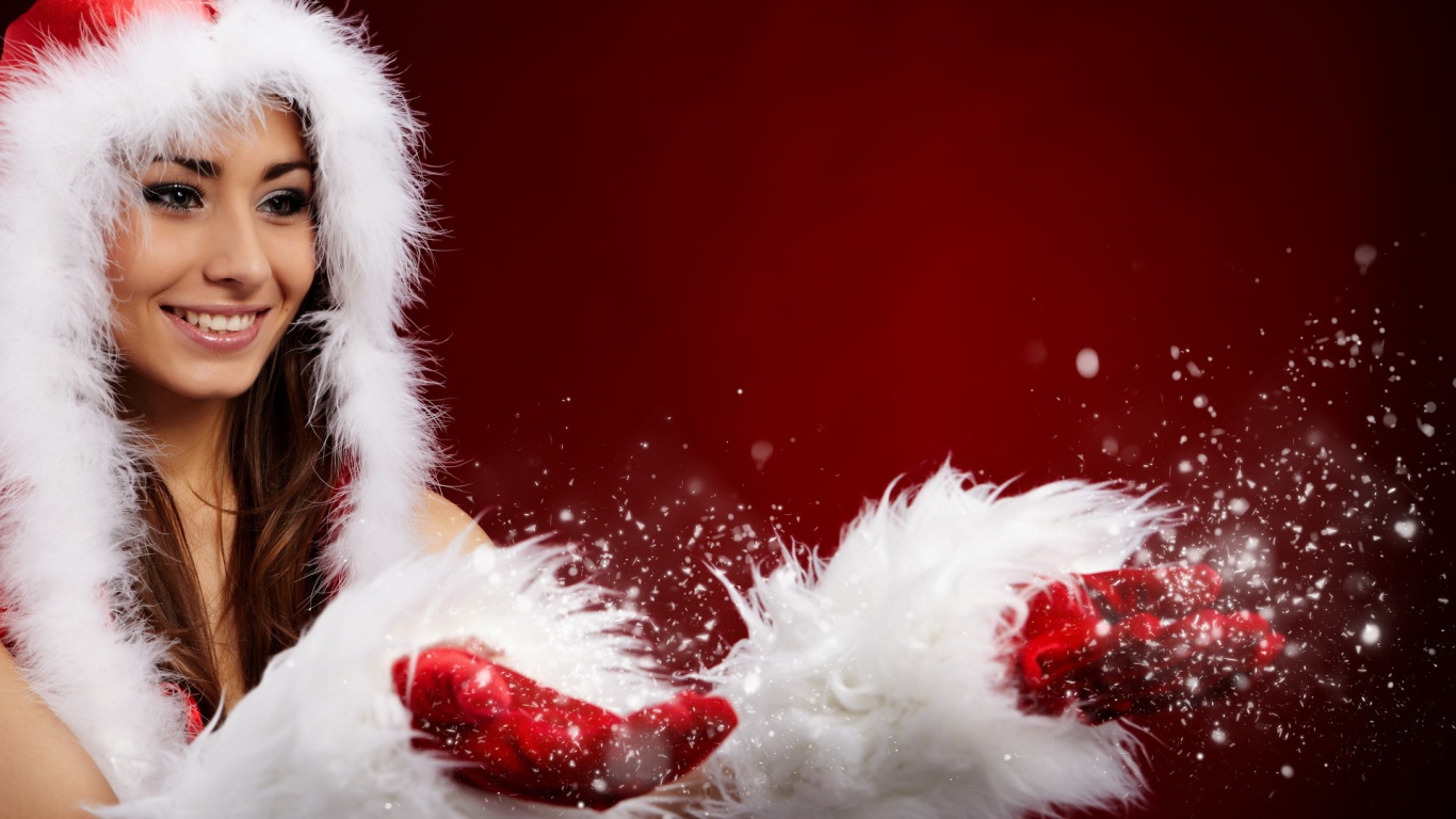 Девушка в рождественской одежде