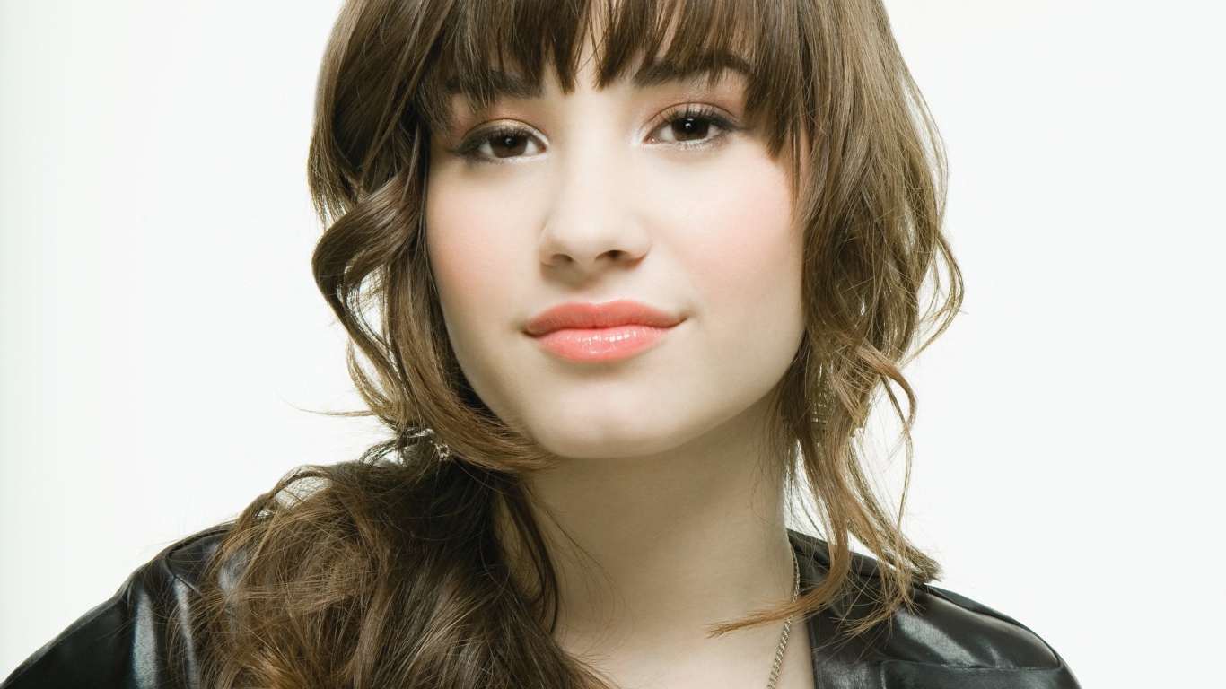 Модель Деми Ловато