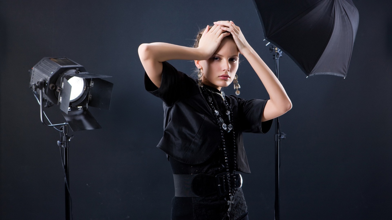 Девушка в фото салоне