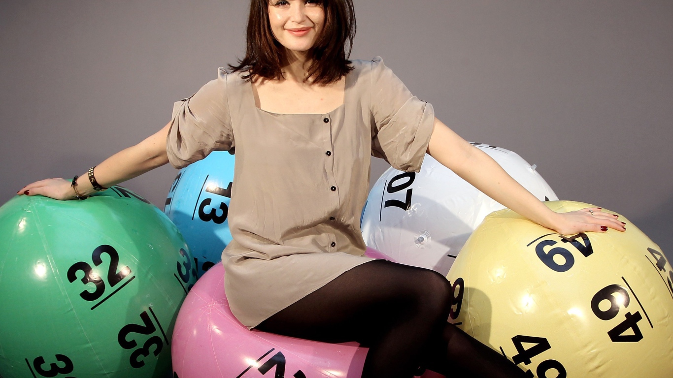 Жемма Артертон модель