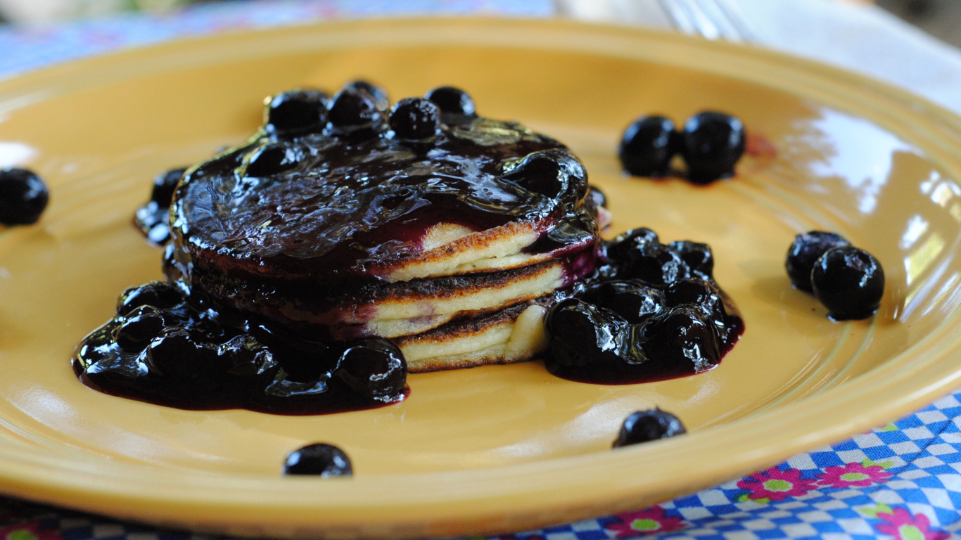 Блины с вареньем на Масленицу