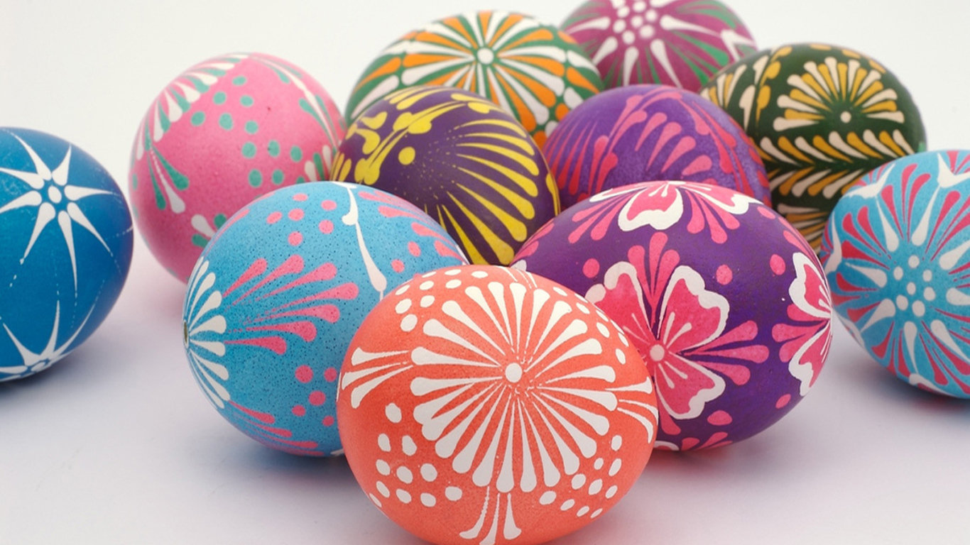 Солнечный орнамент на яйцах на Пасху